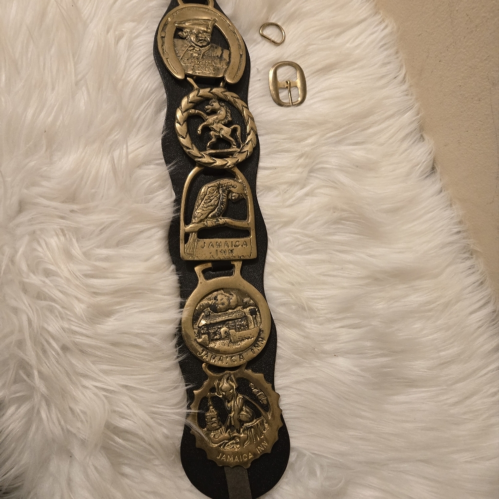 Rare Beautiful Vintage Leather Horse Hanging Strap Brass 5 Medallion Jamaica Inn